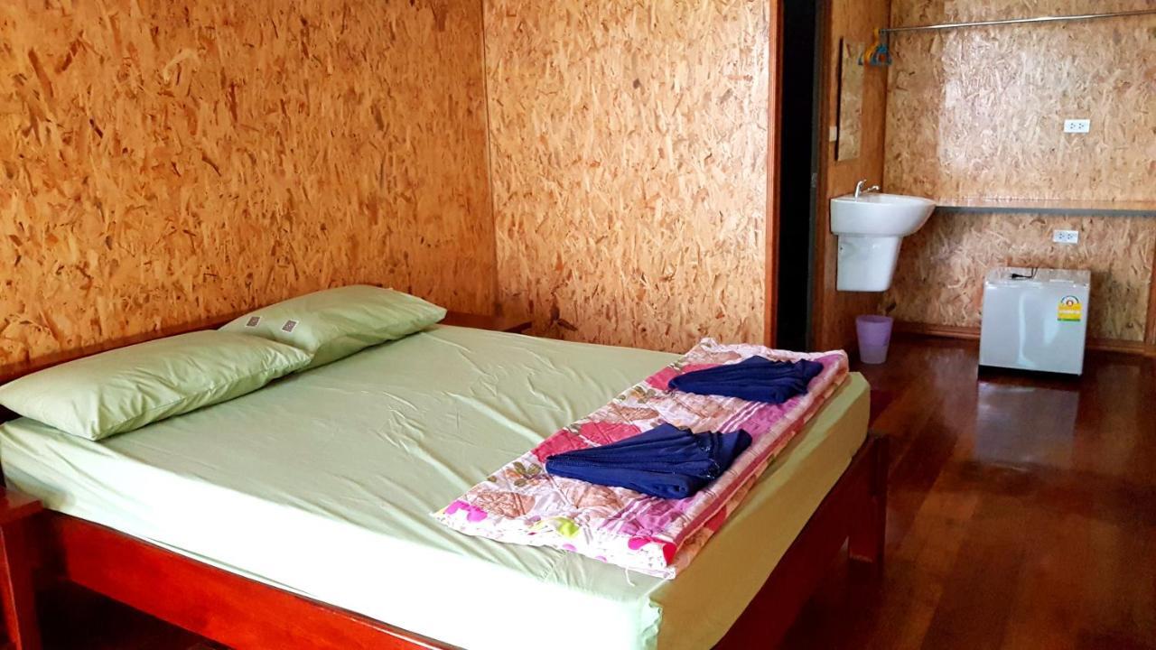 Tamarind Guesthouse Kanchanaburi Dış mekan fotoğraf